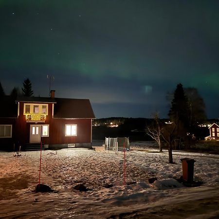 Ett Hus Med 3 Sovrum Med Supersnabba Internet Fiberanslutningen 1000Mb-100Mb I Hoeg, 7 Minuter Fran Hudiksvall Luaran gambar