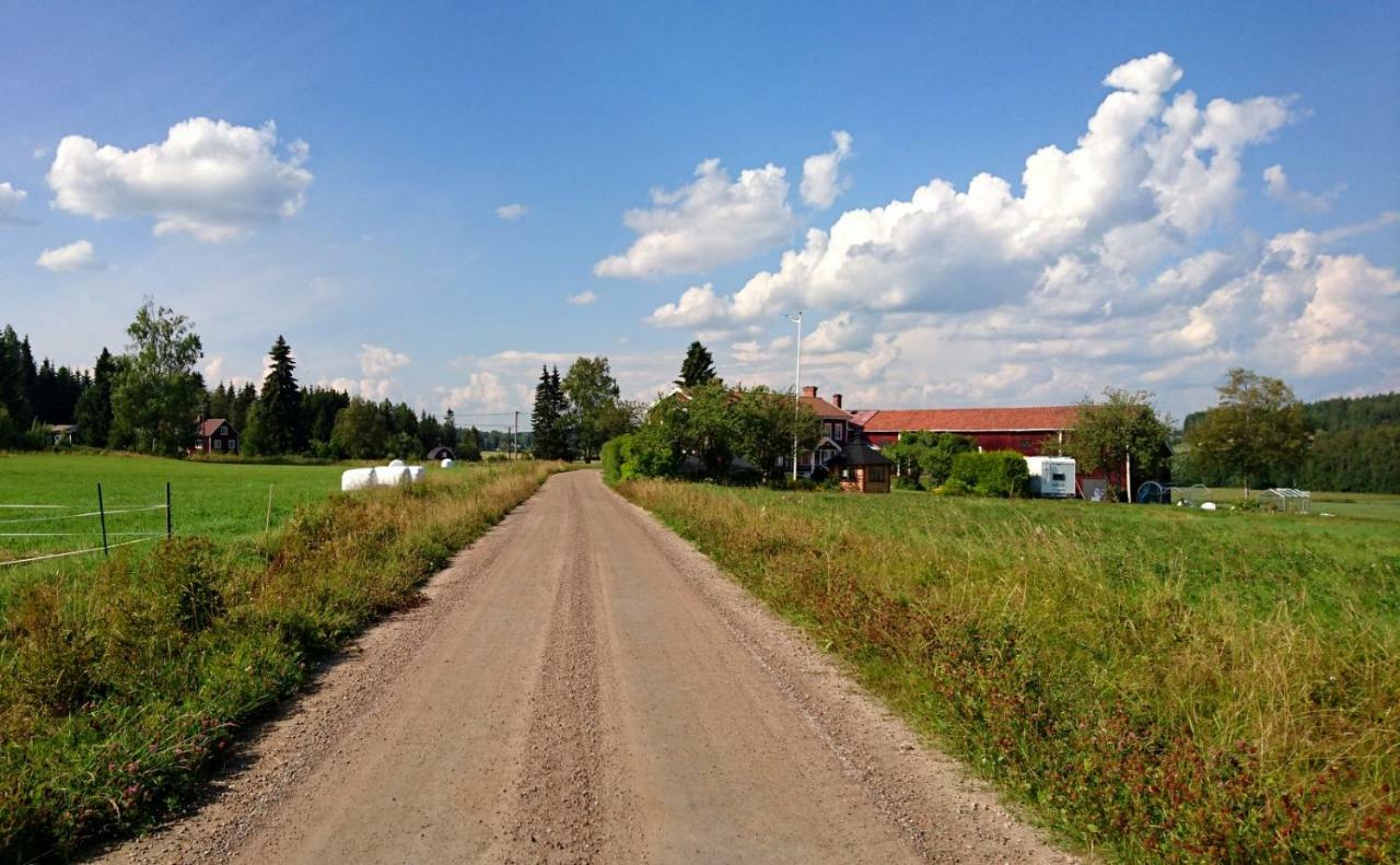 Ett Hus Med 3 Sovrum Med Supersnabba Internet Fiberanslutningen 1000Mb-100Mb I Hoeg, 7 Minuter Fran Hudiksvall Luaran gambar