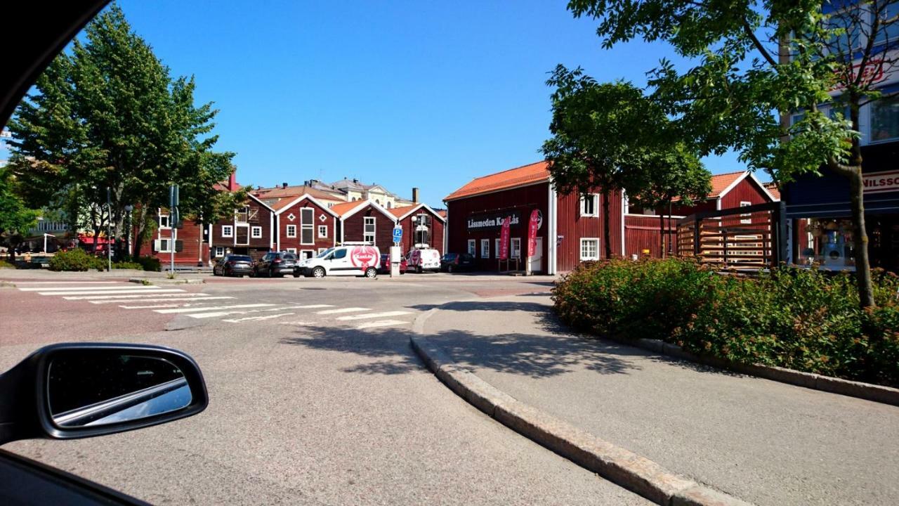 Ett Hus Med 3 Sovrum Med Supersnabba Internet Fiberanslutningen 1000Mb-100Mb I Hoeg, 7 Minuter Fran Hudiksvall Luaran gambar